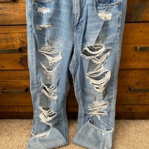 American Eagle Mom Jean